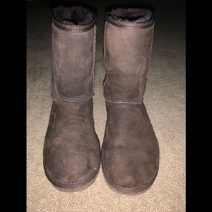 Authentic UGG short boots chocolate size 7 EUC